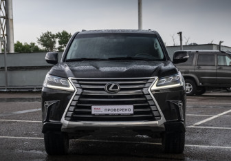 Подержанный автомобиль Lexus LX 2016 года (2 фото)