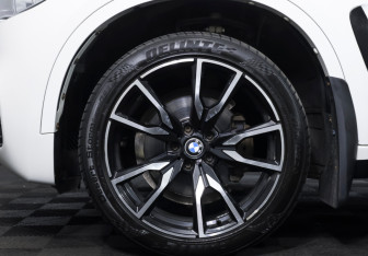 Подержанный автомобиль BMW X6 2018 года (26 фото)
