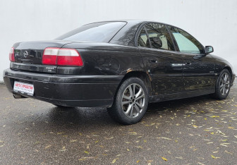 Подержанный автомобиль Opel Omega Sedan 2000 года (5 фото)