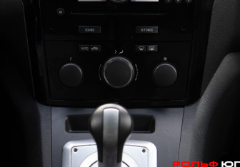 Подержанный автомобиль Opel Zafira Compactvan 2011 года (14 фото)
