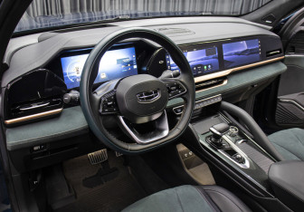 Подержанный автомобиль Geely Monjaro 2023 года (16 фото)