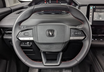 Подержанный автомобиль Changan UNI-S 2024 года (22 фото)