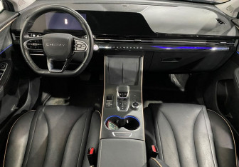 Подержанный автомобиль Omoda C5 2022 года (11 фото)