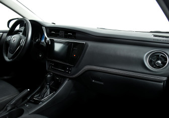 Подержанный автомобиль Toyota Corolla Sedan 2018 года (8 фото)