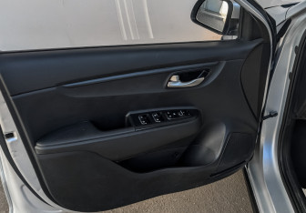 Подержанный автомобиль Kia Rio Hatchback 2021 года (18 фото)