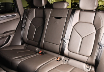 Подержанный автомобиль Porsche Macan 2019 года (12 фото)