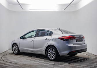 Подержанный автомобиль Kia Cerato Sedan 2019 года (7 фото)