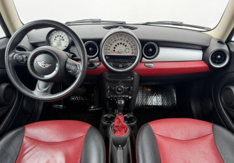 Подержанный автомобиль MINI Hatch 2013 года (12 фото)