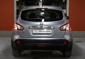 Подержанный автомобиль Nissan Qashqai 2012 года (6 фото)