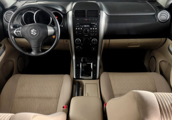 Подержанный автомобиль Suzuki Grand Vitara 2013 года (9 фото)