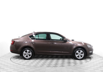 Подержанный автомобиль Skoda Octavia Liftback 2020 года (4 фото)
