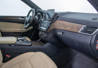 Подержанный автомобиль Mercedes-Benz GLE 2015 года (9 фото)