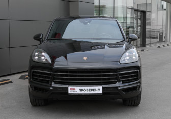 Подержанный автомобиль Porsche Cayenne 2022 года (2 фото)