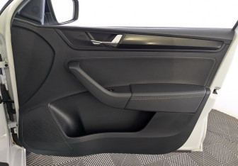 Подержанный автомобиль Skoda Rapid Liftback 2020 года (20 фото)