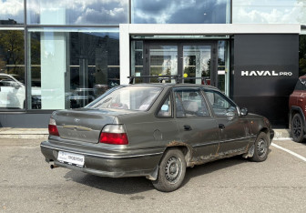 Подержанный автомобиль Daewoo Nexia Sedan 2004 года (5 фото)