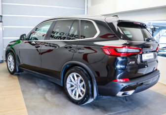 Подержанный автомобиль BMW X5 2019 года (6 фото)
