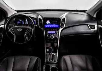 Подержанный автомобиль Hyundai i30 Hatchback 2012 года (11 фото)