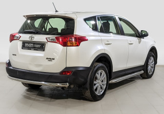 Подержанный автомобиль Toyota RAV4 2013 года (5 фото)