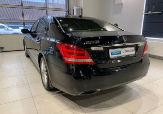 Подержанный автомобиль Hyundai Equus 2014 года (7 фото)