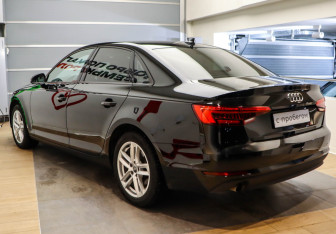 Подержанный автомобиль Audi A4 Sedan 2017 года (6 фото)