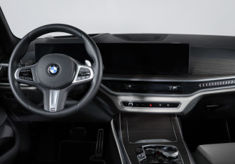 Подержанный автомобиль BMW X7 2024 года (12 фото)