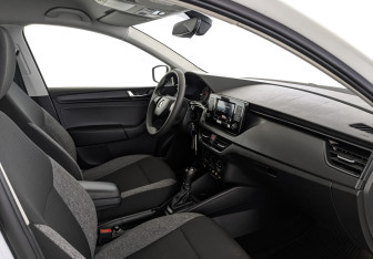 Подержанный автомобиль Skoda Rapid Liftback 2021 года (13 фото)