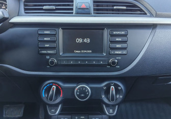 Подержанный автомобиль Kia Rio Hatchback 2018 года (14 фото)