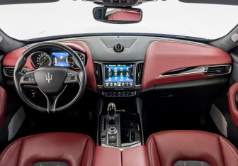 Подержанный автомобиль Maserati Levante 2018 года (14 фото)