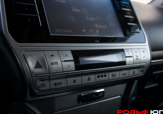 Подержанный автомобиль Toyota Land Cruiser Prado 2019 года (16 фото)