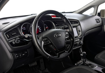 Подержанный автомобиль Kia Ceed Hatchback 2018 года (15 фото)