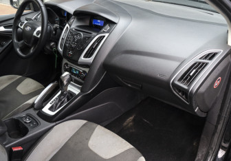 Подержанный автомобиль Ford Focus Hatchback 2011 года (10 фото)