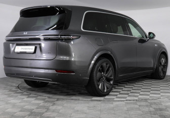 Подержанный автомобиль LiXiang L9 2024 года (5 фото)