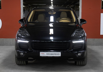 Подержанный автомобиль Porsche Cayenne 2015 года (2 фото)