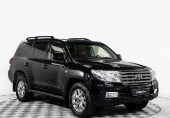 Подержанный автомобиль Toyota Land Cruiser Suv 2010 года (2 фото)