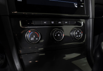 Подержанный автомобиль Volkswagen Golf Wagon 2018 года (14 фото)