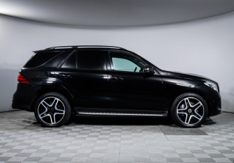 Подержанный автомобиль Mercedes-Benz GLE 2015 года (4 фото)