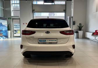 Подержанный автомобиль Kia Ceed Hatchback 2018 года (5 фото)