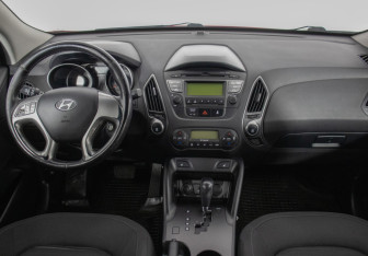 Подержанный автомобиль Hyundai ix35 2013 года (13 фото)
