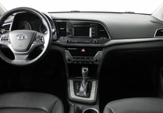 Подержанный автомобиль Hyundai Elantra Sedan 2016 года (7 фото)