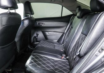 Подержанный автомобиль Toyota Corolla Sedan 2015 года (9 фото)