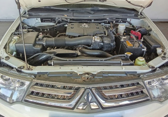 Подержанный автомобиль Mitsubishi Pajero Sport 2014 года (17 фото)