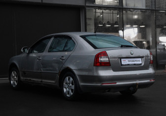 Подержанный автомобиль Skoda Octavia Liftback 2010 года (7 фото)