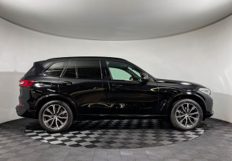 Подержанный автомобиль BMW X5 2020 года (6 фото)