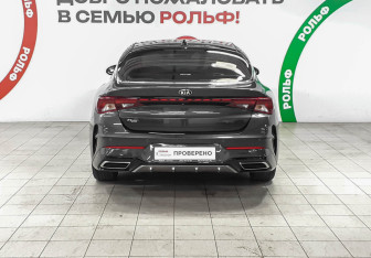 Подержанный автомобиль Kia K5 2021 года (5 фото)