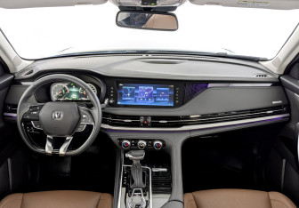 Подержанный автомобиль Changan CS95 2022 года (14 фото)