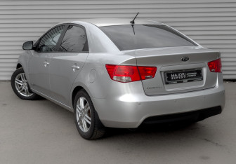 Подержанный автомобиль Kia Cerato Sedan 2012 года (7 фото)