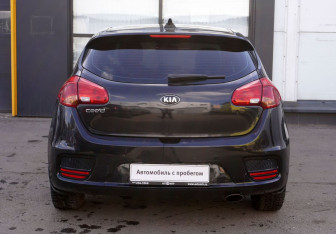 Подержанный автомобиль Kia Ceed Hatchback 2017 года (7 фото)