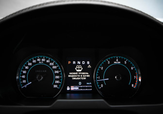 Подержанный автомобиль Jaguar XF Sedan 2011 года (11 фото)