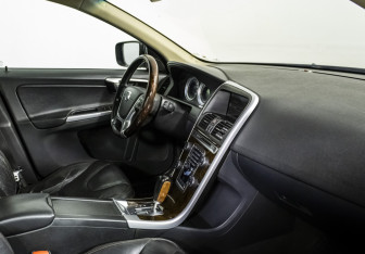 Подержанный автомобиль Volvo XC60 2011 года (9 фото)