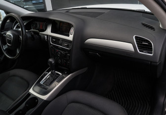 Подержанный автомобиль Audi A4 Sedan 2009 года (7 фото)